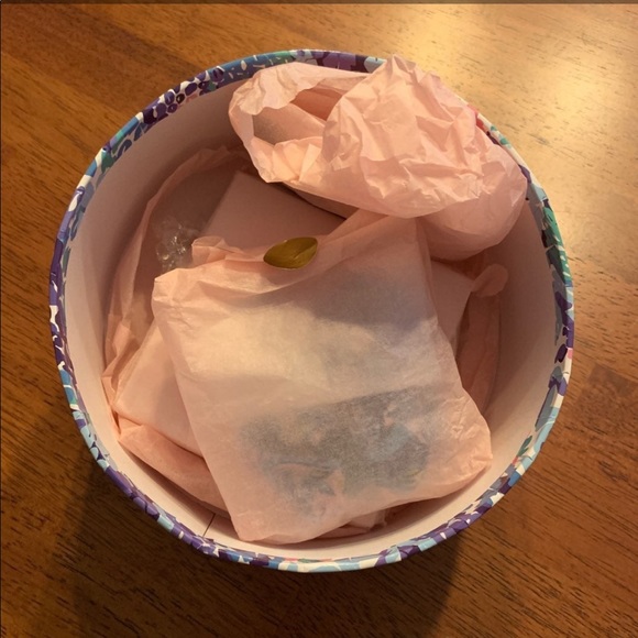 💕 Lilly Pulitzer Dress It Up Gift Set NIB - Picture 3 of 3